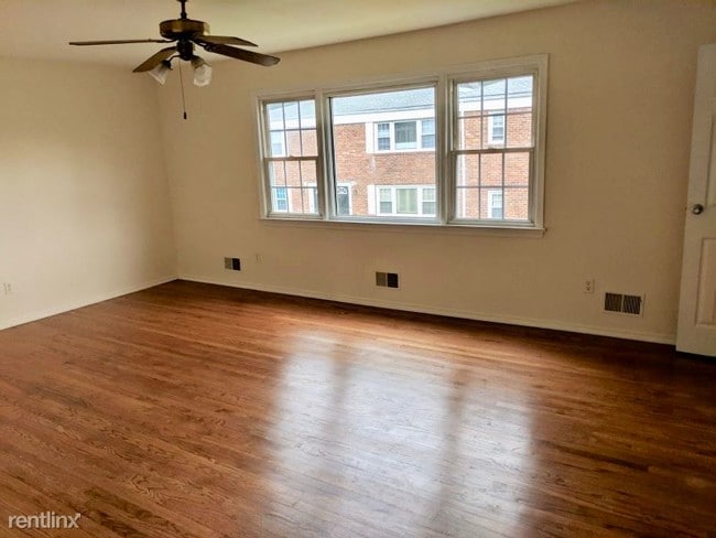 Building Photo - 2 br, 1 bath Condo - 6 Stanford Dr 3B Unit 3B