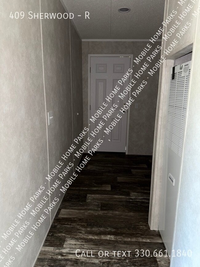 Building Photo - 409 Sherwood-R