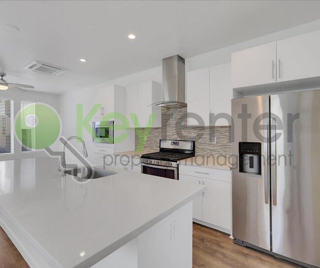 Foto del edificio - 487 McClatchy Way