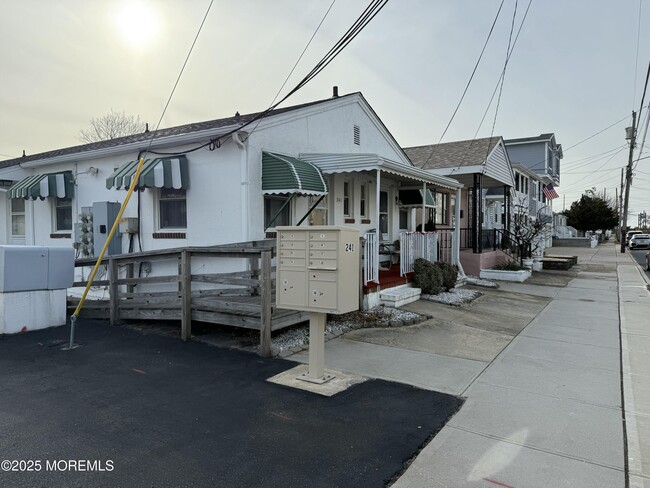 Building Photo - 241 Sheridan Ave