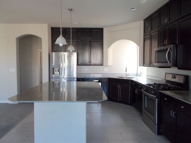 Foto del edificio - Modern Tri-Level Home with Spacious Layout...