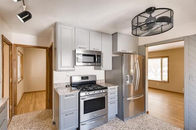 Building Photo - 401 Grafton Avenue North, Oakdale, MN, 55128