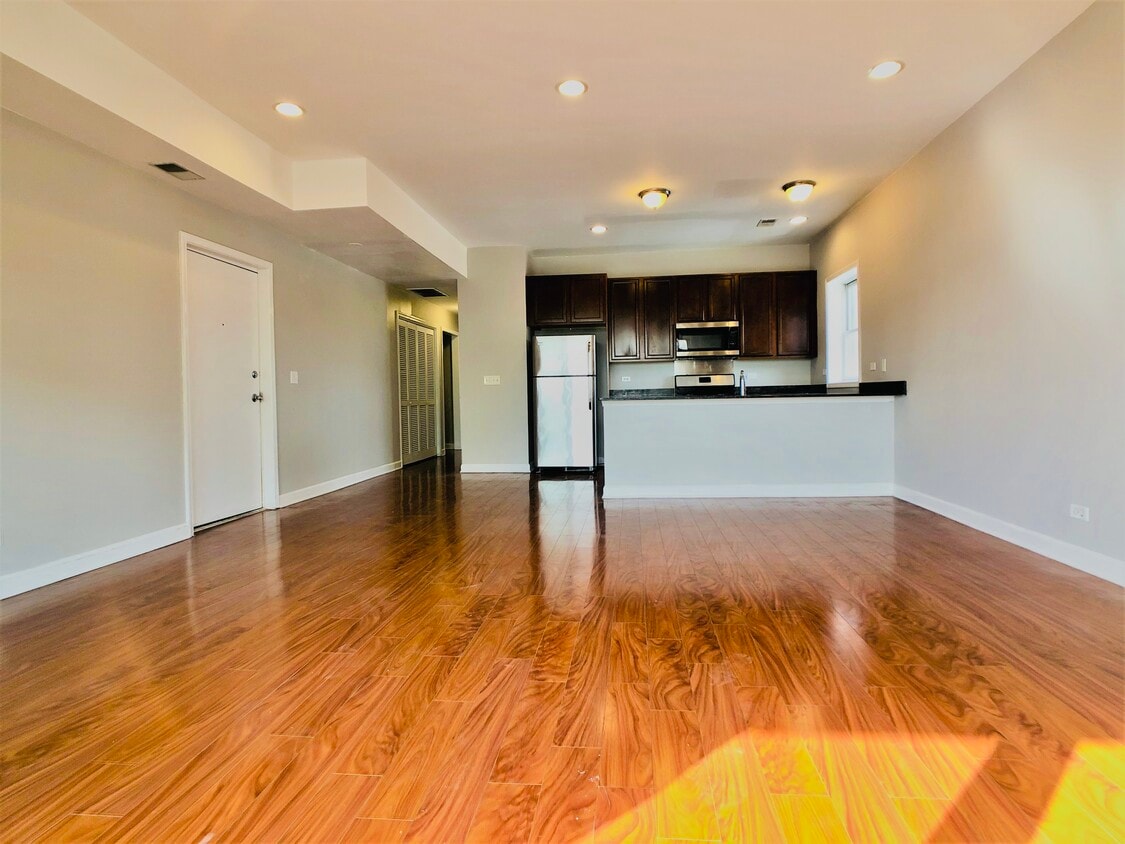Primary Photo - 214 W 31st St