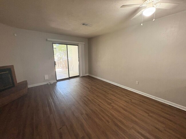 Building Photo - 1862 Sylvan Ct