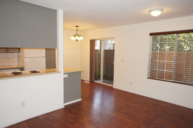 Foto del edificio - St Johns 3 bedroom 2 bathroom beauty!