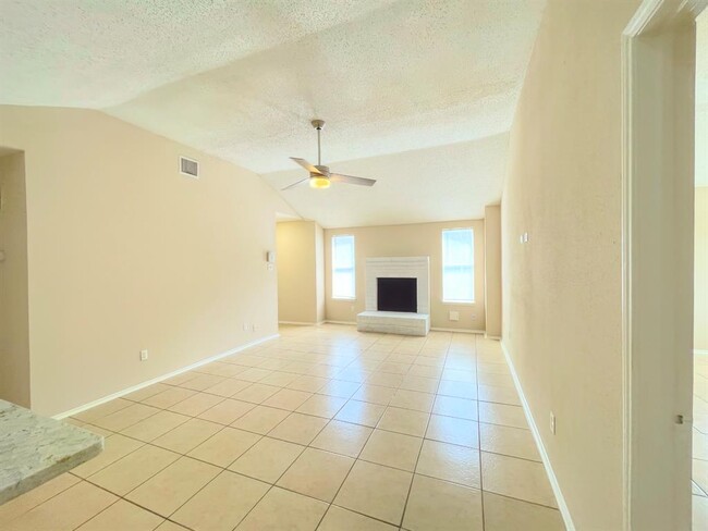 Building Photo - 5619 Gineridge Dr
