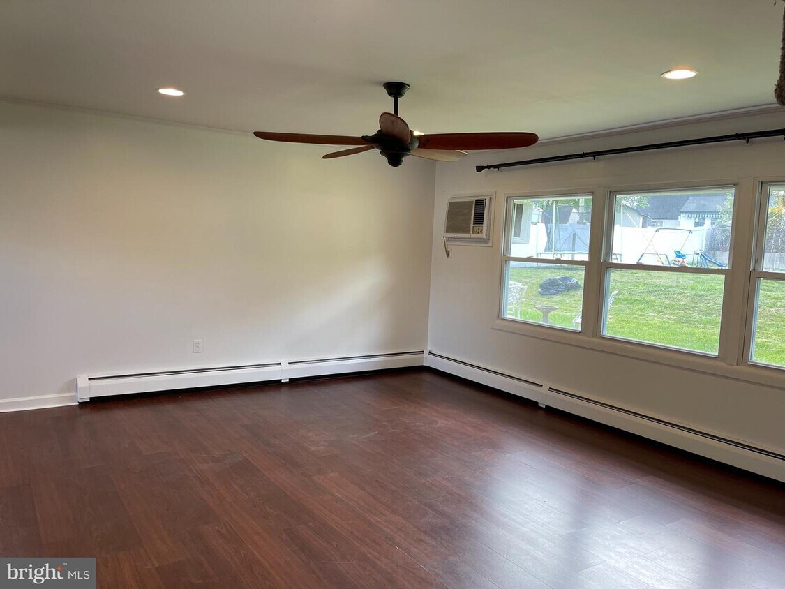 2 Roundabout Ln, Levittown, PA 19055 House Rental in Levittown, PA