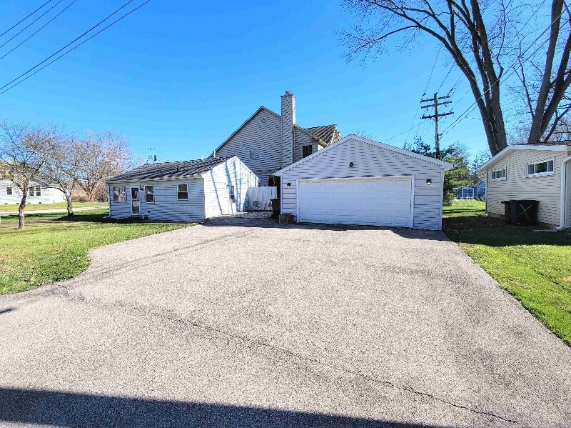 718 Sheridan Dr, Wauconda, IL 60084 House Rental in Wauconda, IL