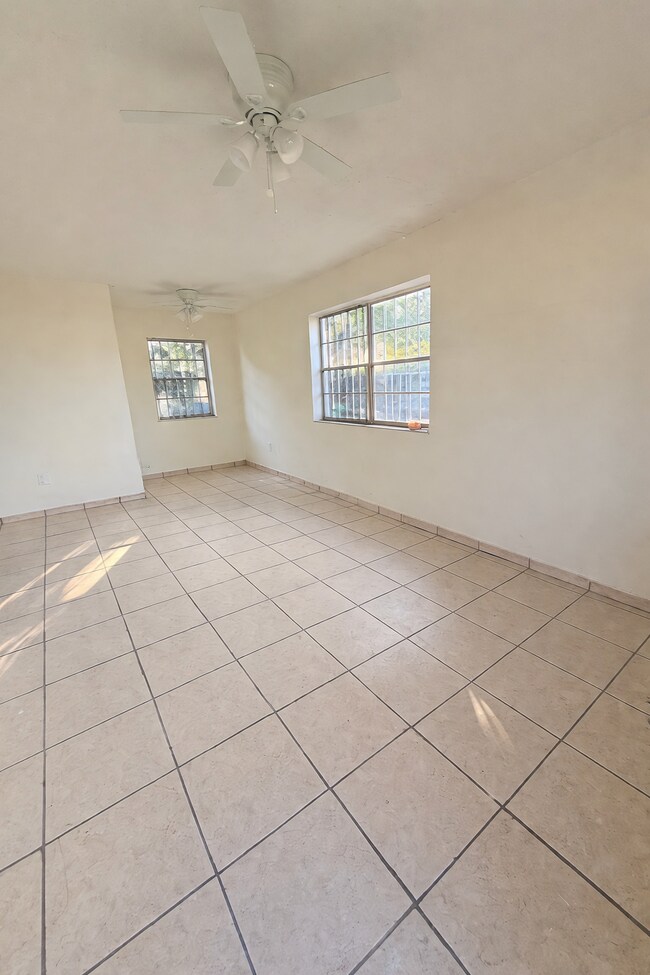 Foto del edificio - 14620 Monroe St