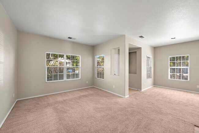 Foto del edificio - 1848 Sebastopol St