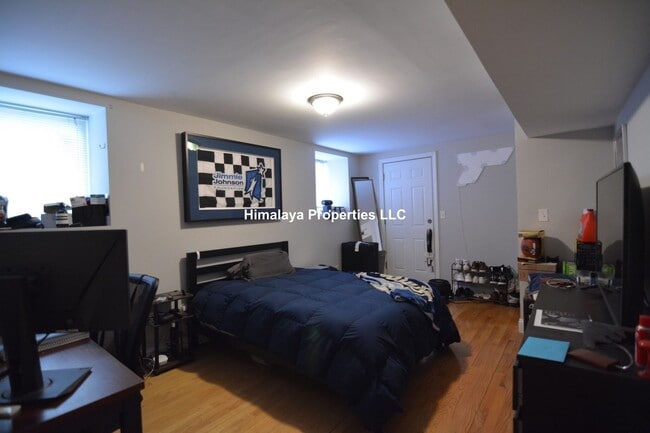 Building Photo - Central Mission Hill Location. Steps from ...