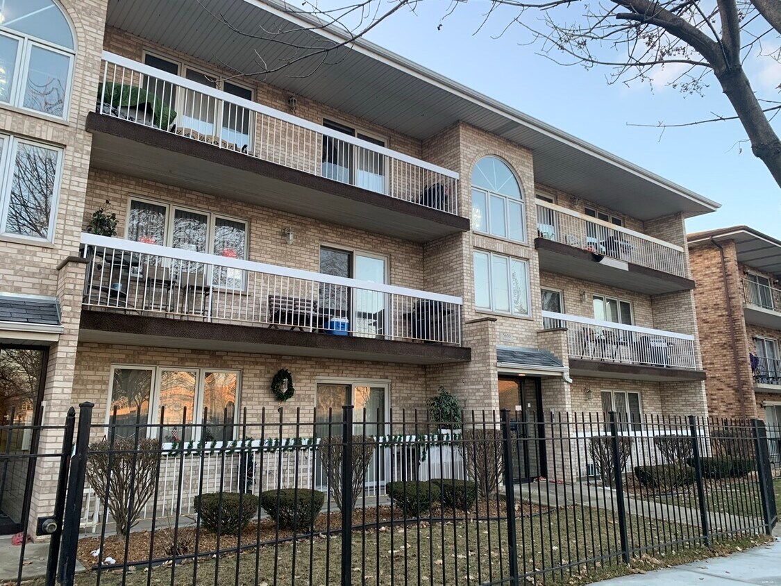 Foto principal - 5630 S Narragansett Ave
