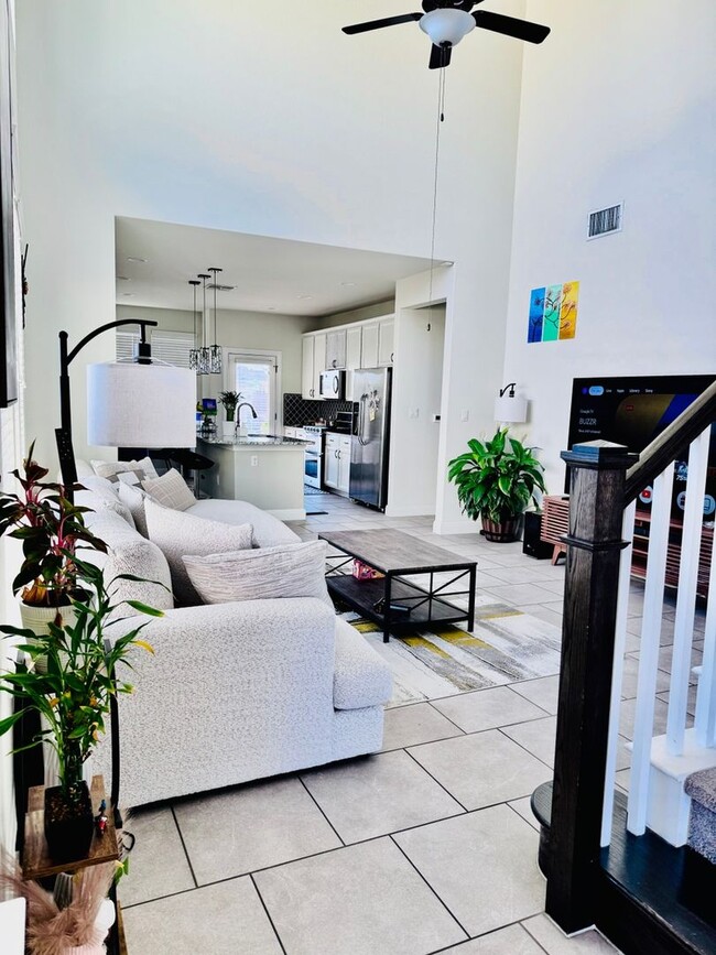 Building Photo - 3 Bedroom Single Family Home in Austin clo...