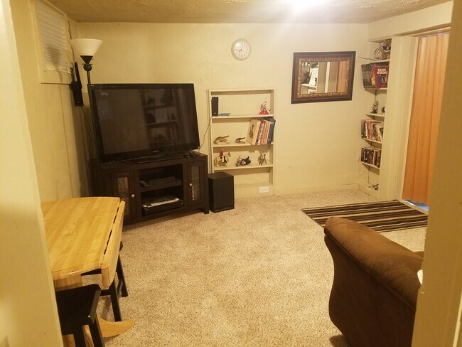 Living space - 521 Harrison St