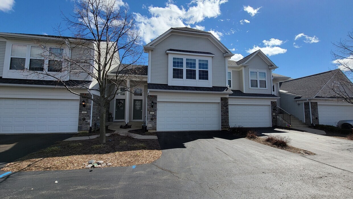 1463 Crimson Ln, Yorkville, IL 60560 Townhome Rentals in Yorkville IL