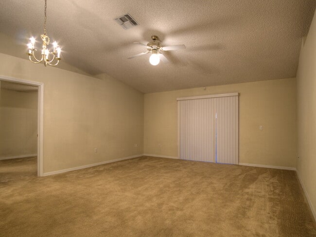 Foto del edificio - 1615 Dartmouth Dr