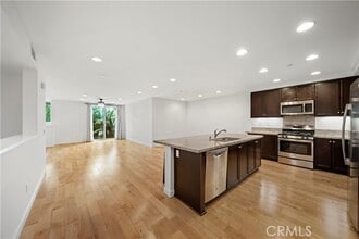 Building Photo - 87 Waldorf