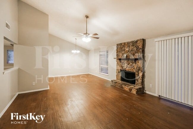 Foto del edificio - 5361 Martins Crossing Rd