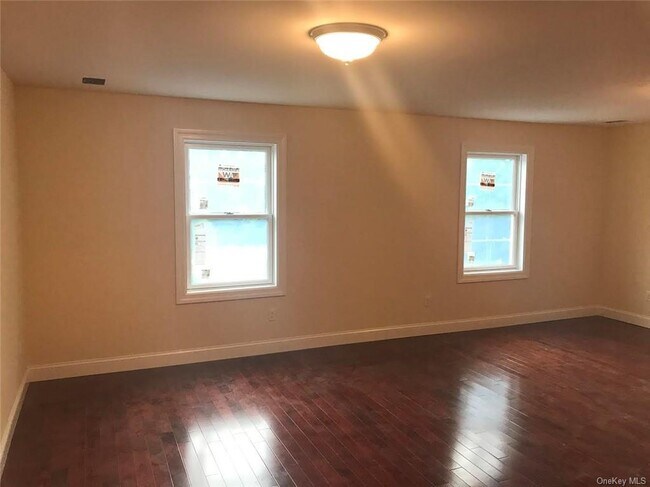 Foto del edificio - 714 Saw Mill River Rd