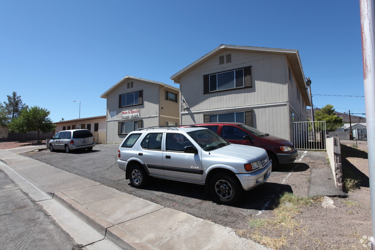 Building Photo - V&R Apartments