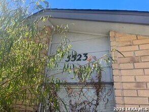 Building Photo - 5523 Lochmoor