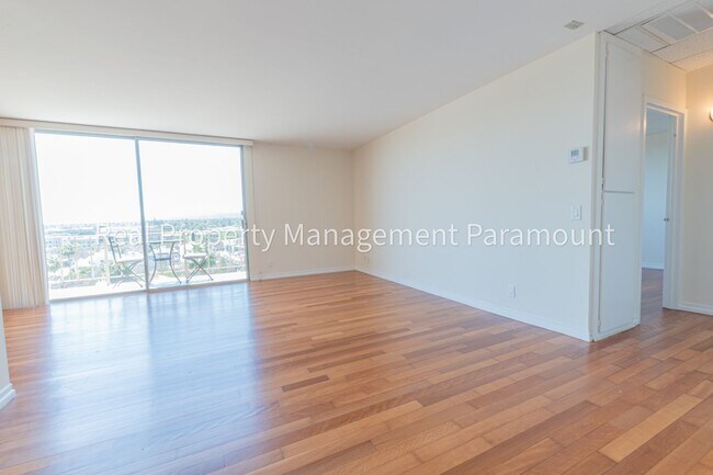 Foto del edificio - Beautiful One Bedroom Apartment in Los Ang...