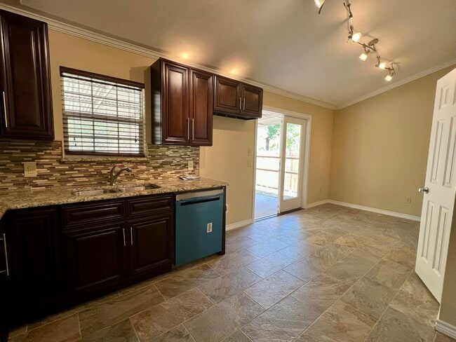 Building Photo - 10815 Hermosa Dr