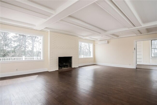 Building Photo - 50 Greenacres Ave
