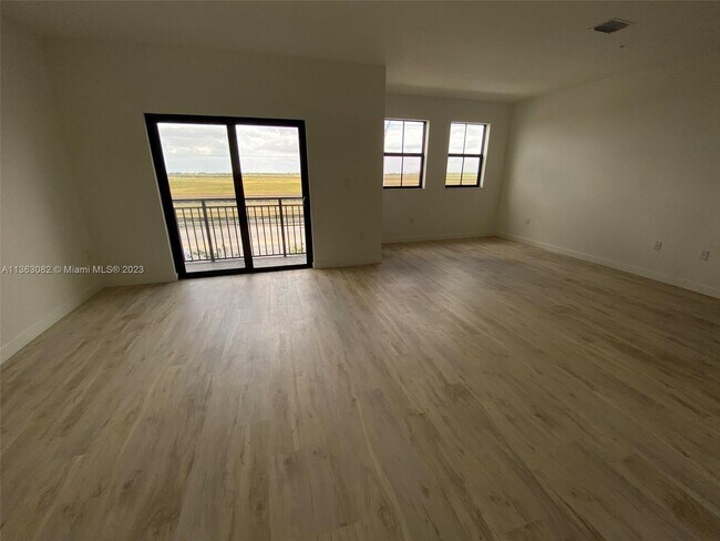Foto del edificio - 15500 SW 136th St