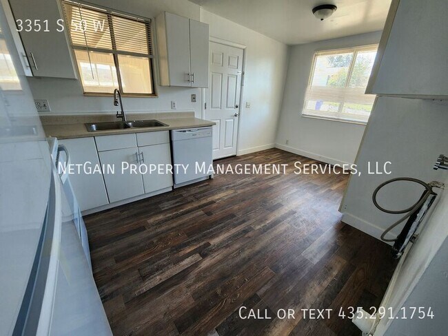 Foto del edificio - 3351 S 50 W