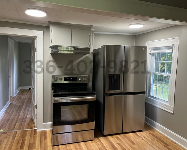Building Photo - 204 N 7th Ave