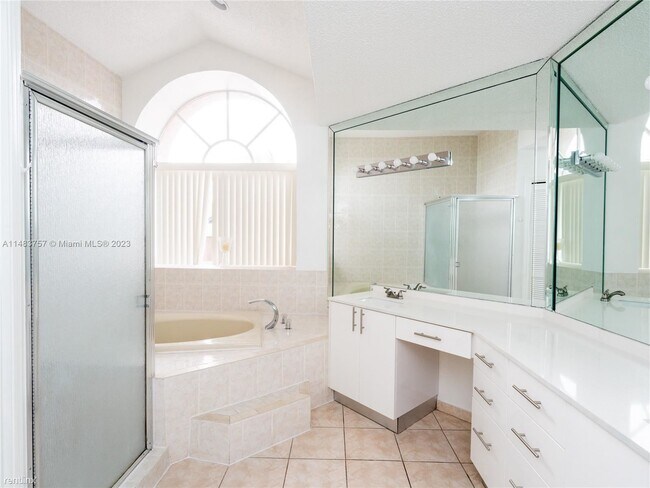 Building Photo - 3 br, 2 bath House - 10815 SW 145th Pl