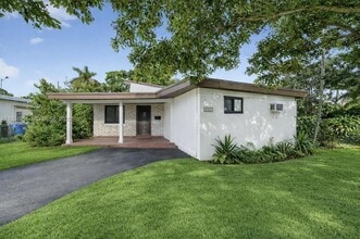 Building Photo - 3255 SW 60th Ave