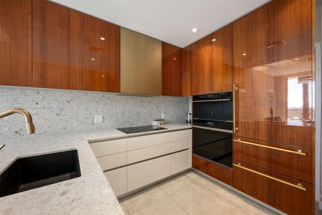 Foto del edificio - 2678 Tigertail Ave