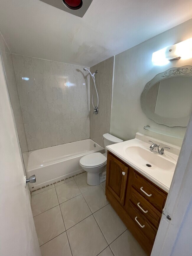 2400 Lake Osborne Dr Unit 110, Lake Worth Beach, FL 33461 Condo for