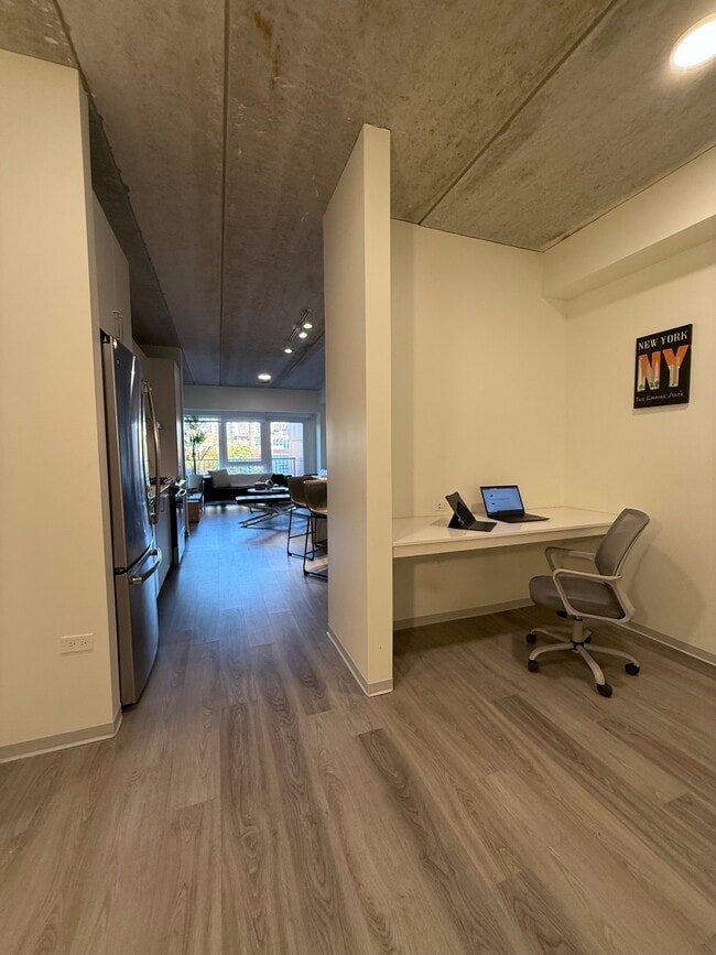 Building Photo - 334 W Schiller St