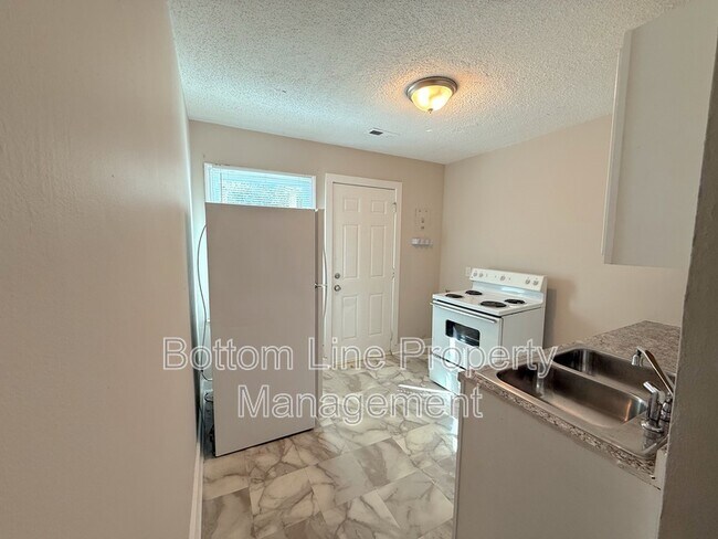 Foto del edificio - 2728 Remington St