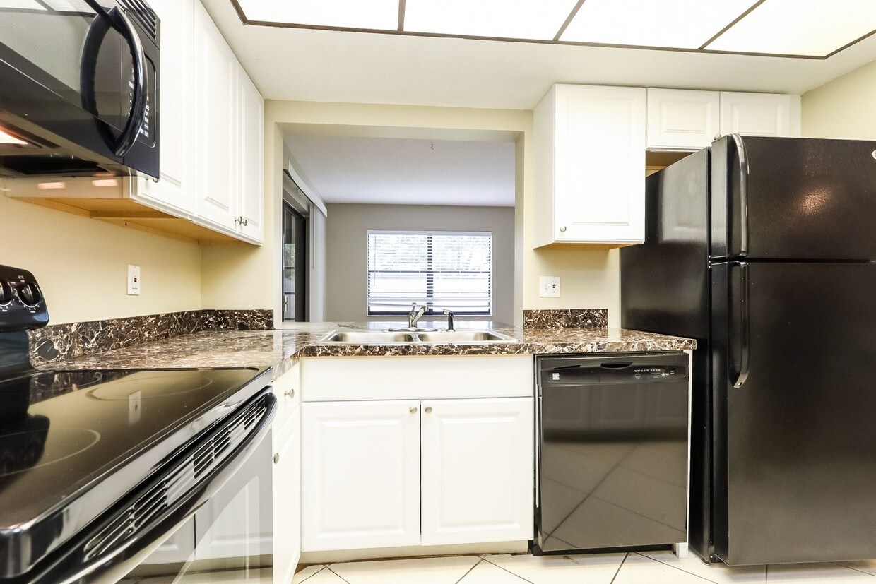 Foto principal - 438 Belmont Ave