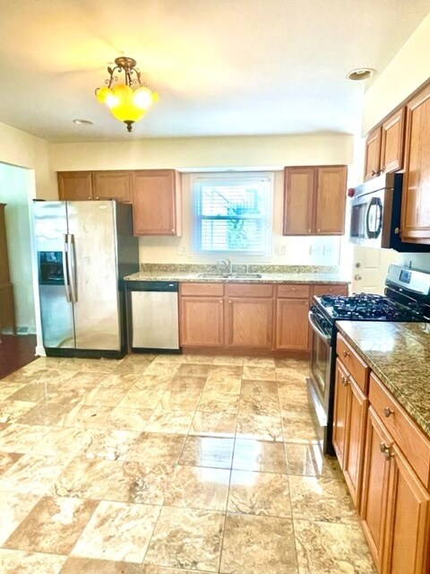Foto del edificio - 1726 Magnolia Ln
