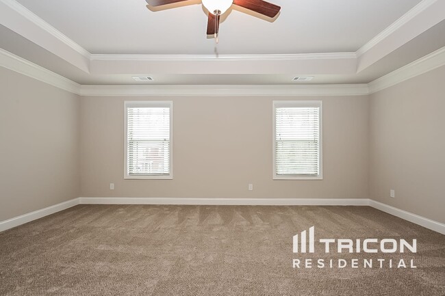 Building Photo - 819 Crescent Way