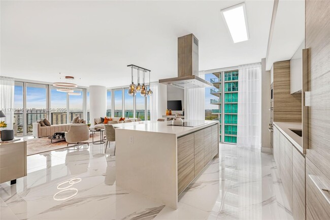 Foto del edificio - 300 Sunny Isles Blvd