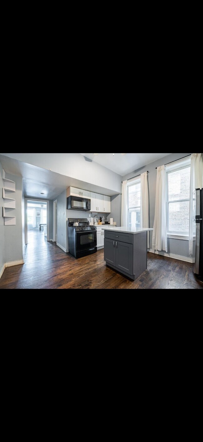 Foto del edificio - 2527 W Division St