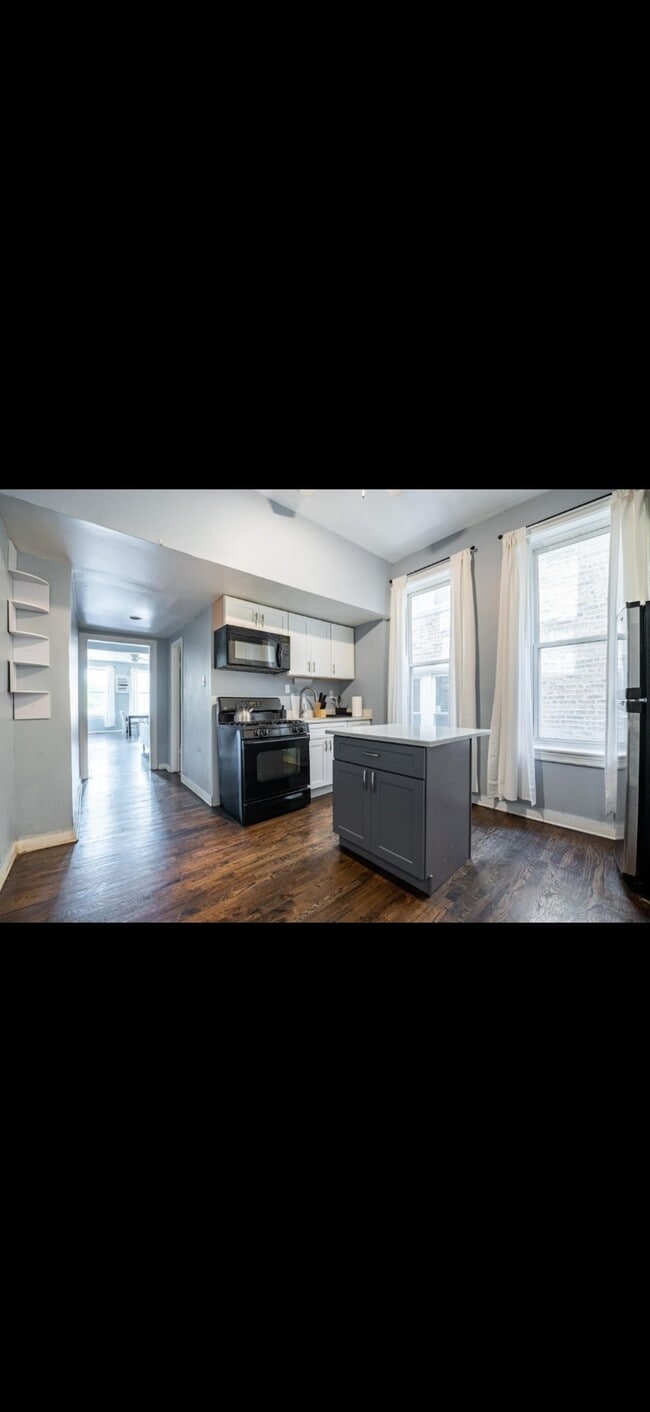 Photo - 2527 W Division St Apartment