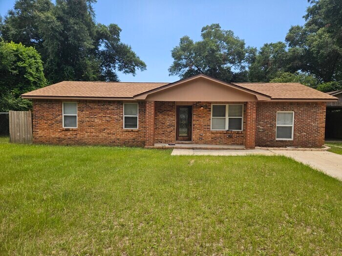 Foto principal - 4 bedroom newly remodeled Milton Home