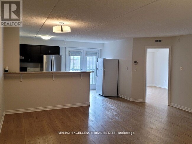 Building Photo - 1350 Main St E