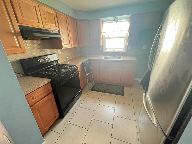 Primary Photo - 102 Bergen Ave