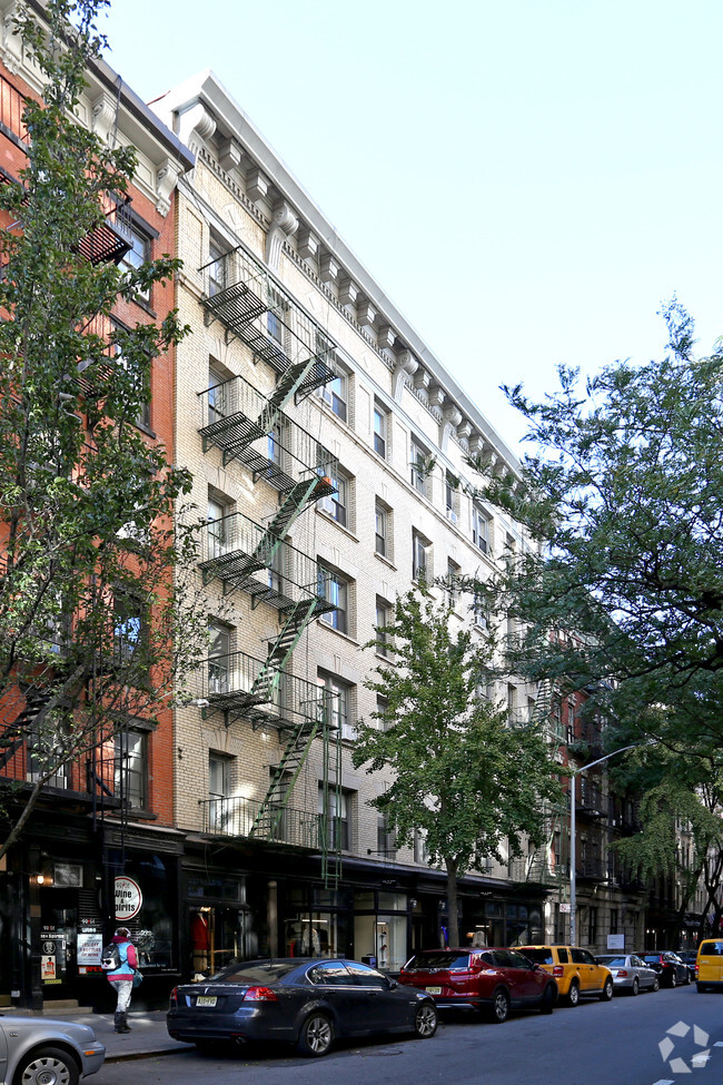 Building Photo - 100 Christopher St