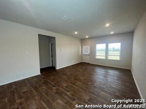 Foto del edificio - 141 Middle Grn Lp