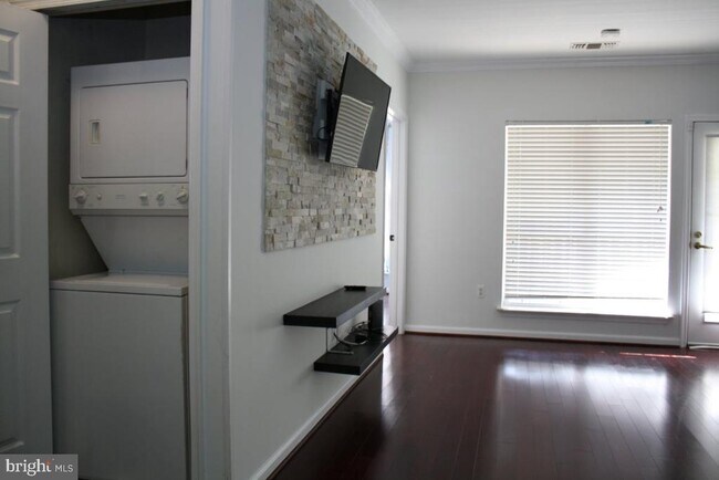 Building Photo - 4561 Strutfield Ln