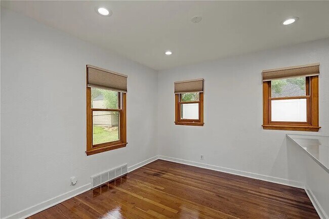Comedor - 20 Locust Ln